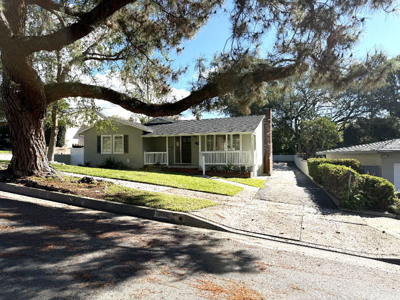 1090 Pine Bluff Dr - Photo 3 of 17