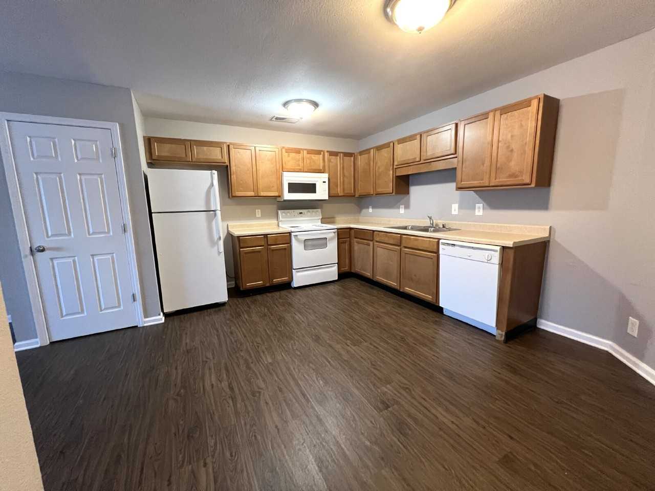 9103 Pembroke Oak Grove Rd #4A - Photo 4 of 12