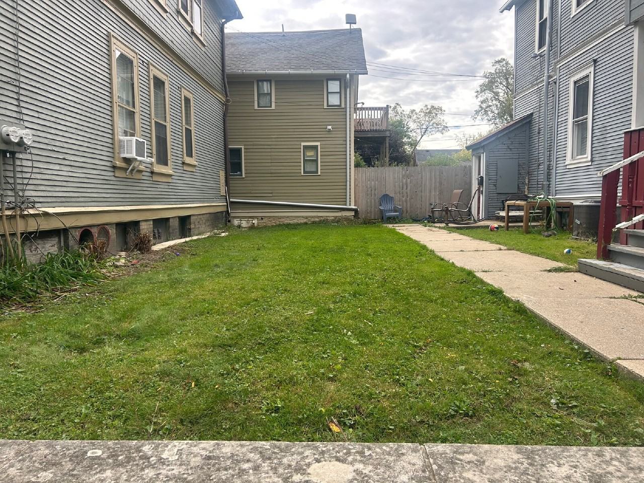 131 E Lloyd St - Photo 2 of 8