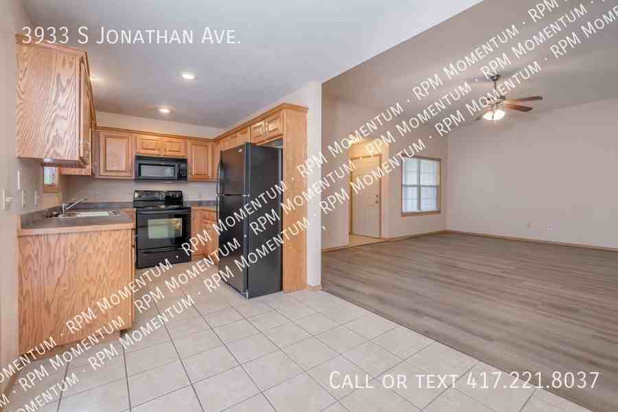 3933 S Jonathan Ave - Photo 4 of 26