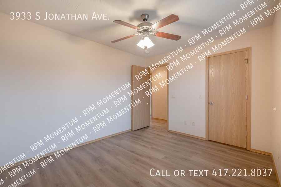 3933 S Jonathan Ave - Photo 5 of 26