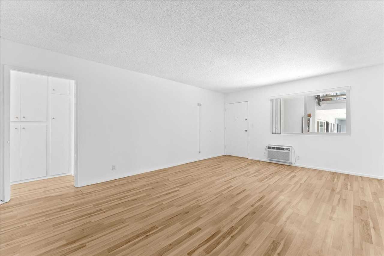 1155 Thompson Ave #06 - Photo 2 of 25