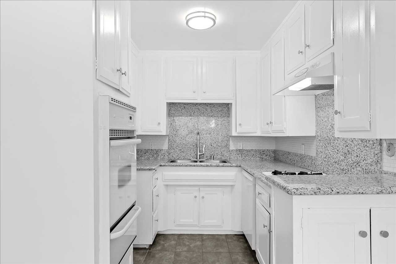 1155 Thompson Ave #06 - Photo 4 of 25