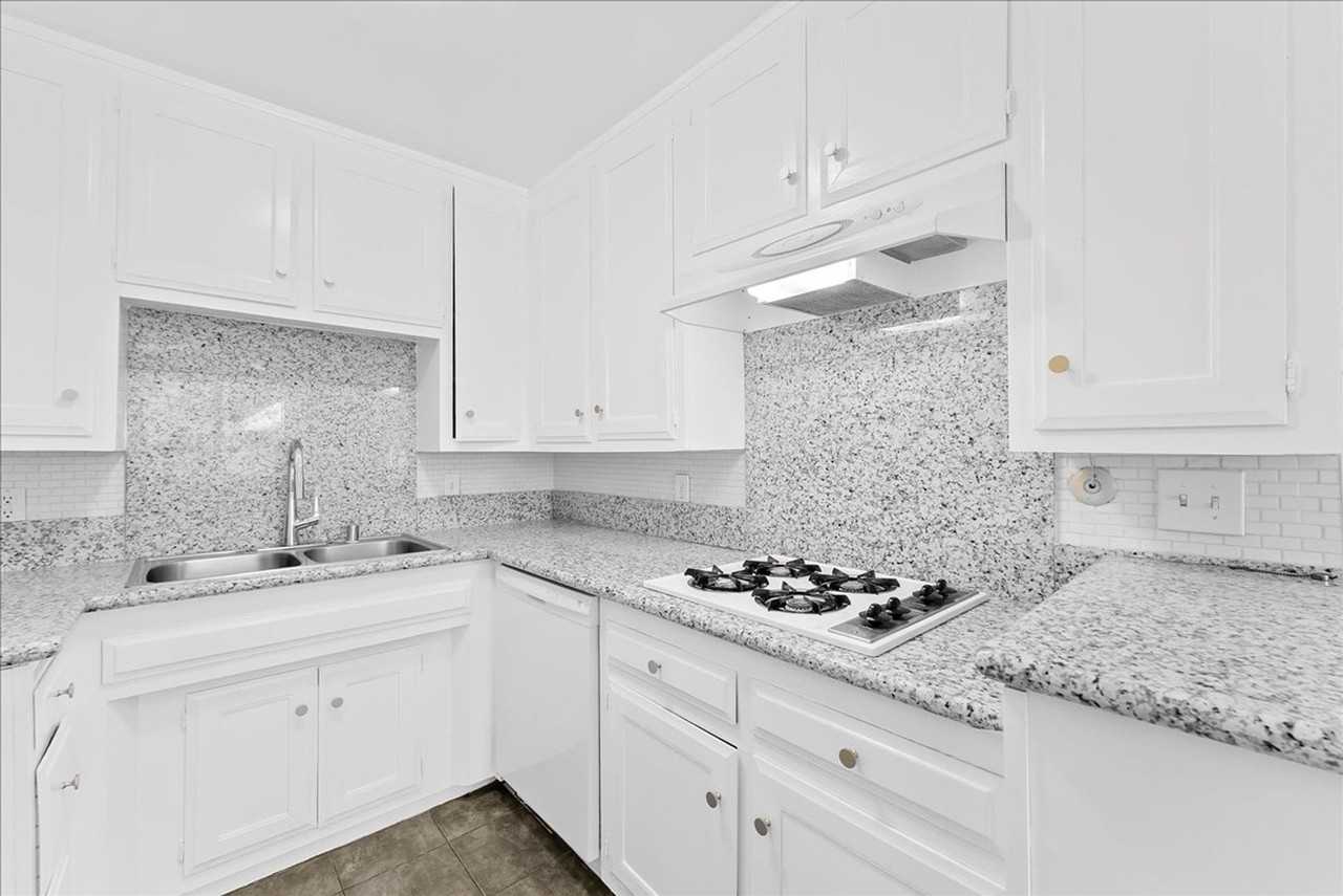 1155 Thompson Ave #06 - Photo 6 of 25