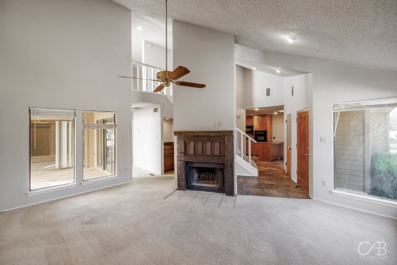 70 Harbour Town St - Photo 2 of 38