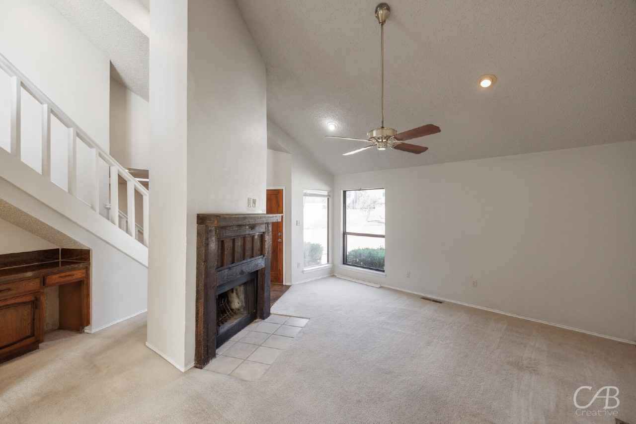 70 Harbour Town St - Photo 3 of 38