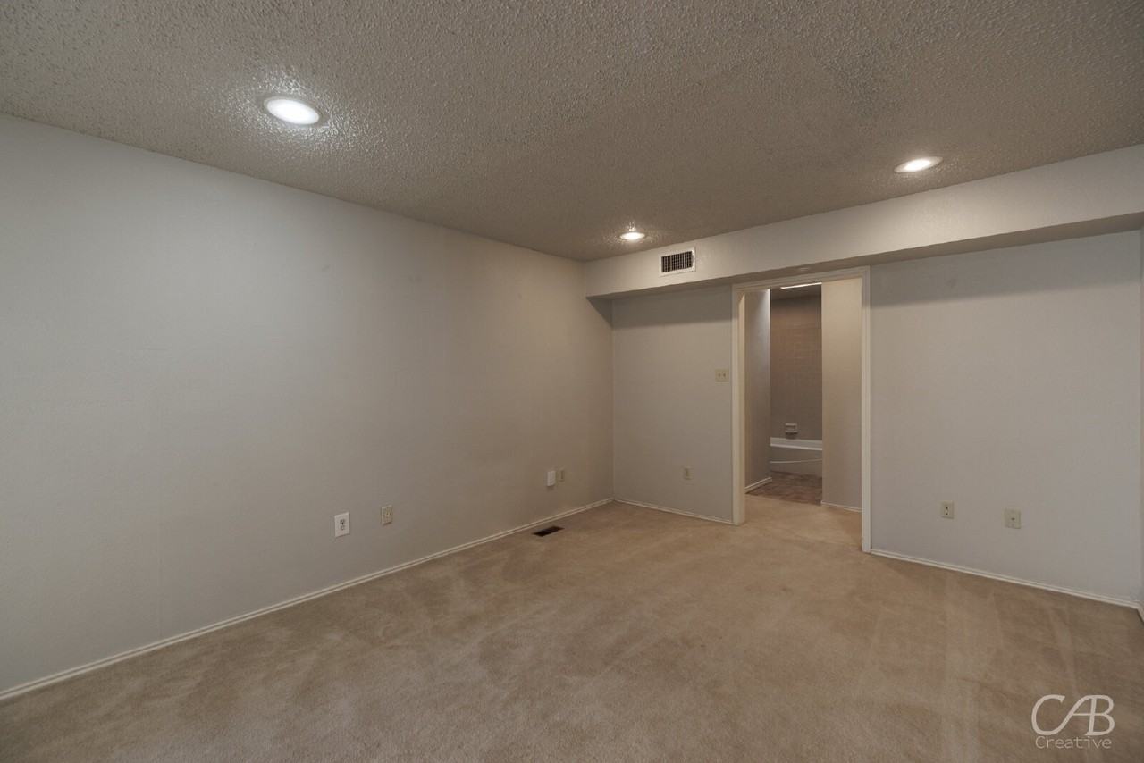 70 Harbour Town St - Photo 7 of 38