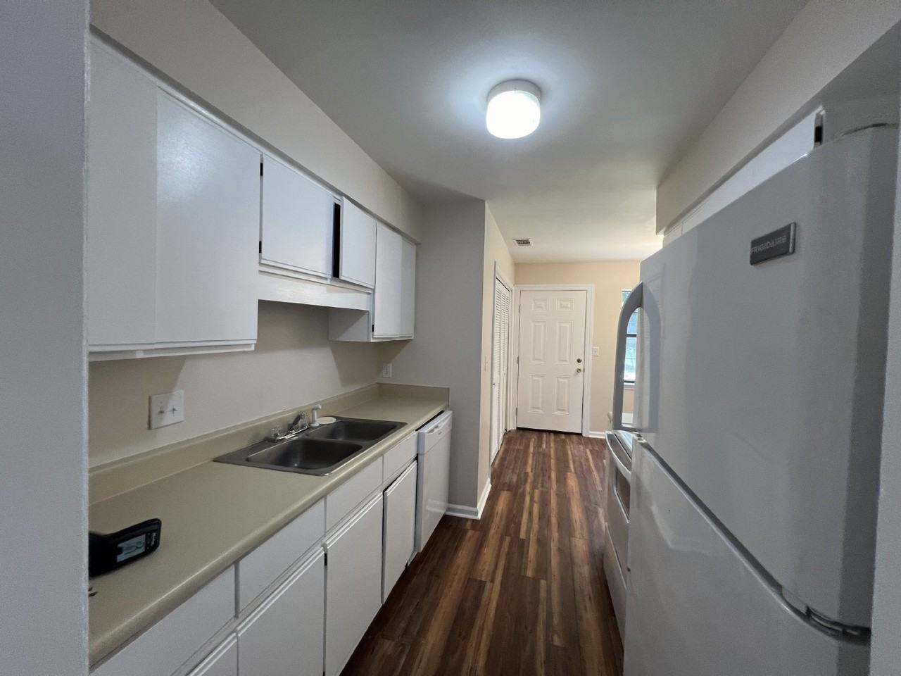 260 Garden Cir - Photo 3 of 8