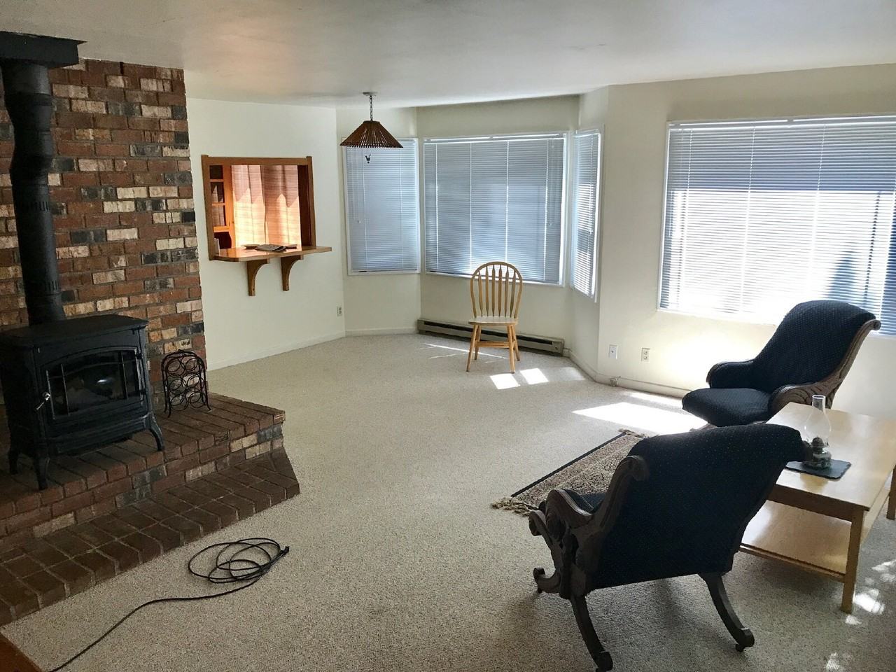 2361 Hilyard St - Photo 4 of 14