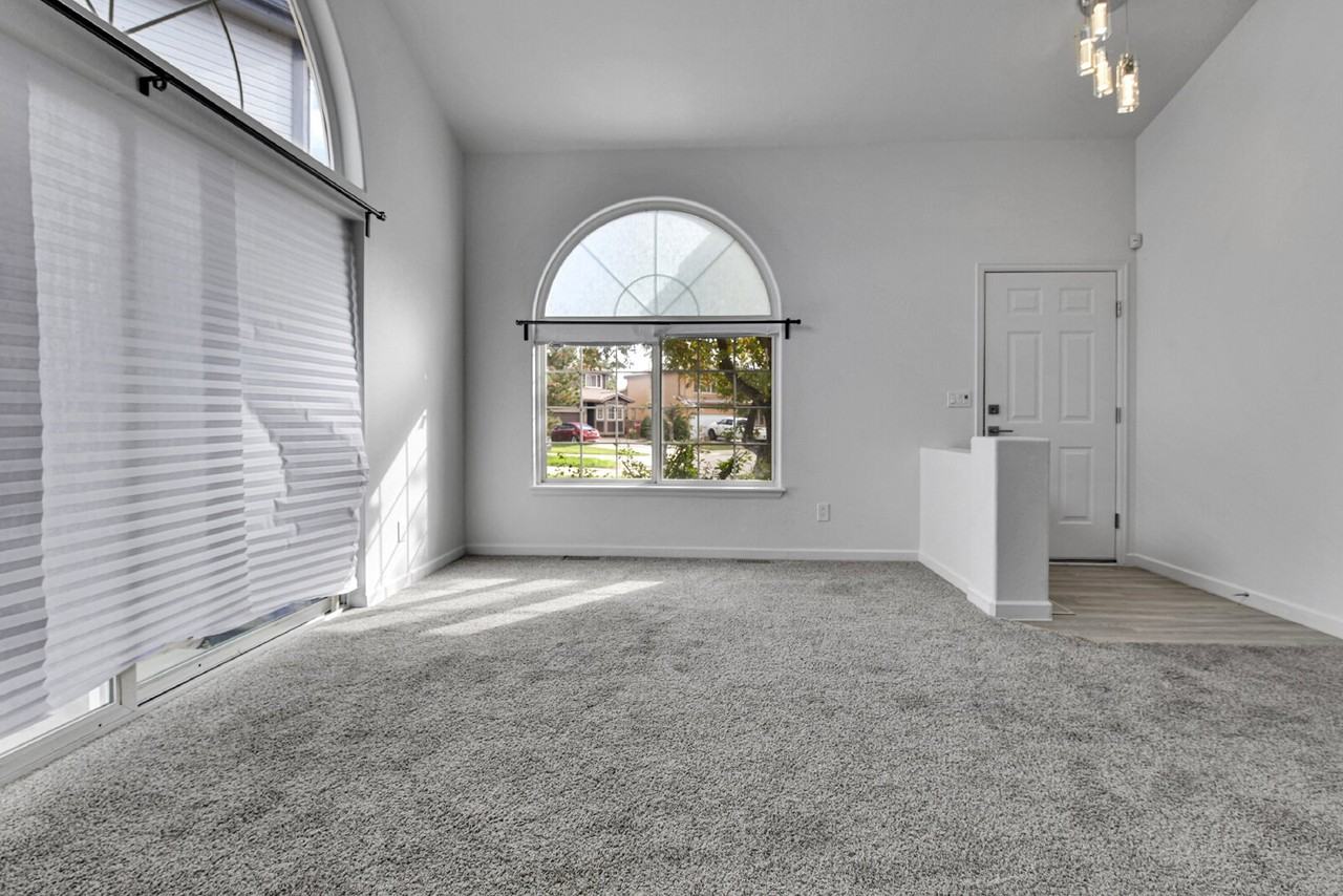 4692 Gibraltar St - Photo 5 of 43