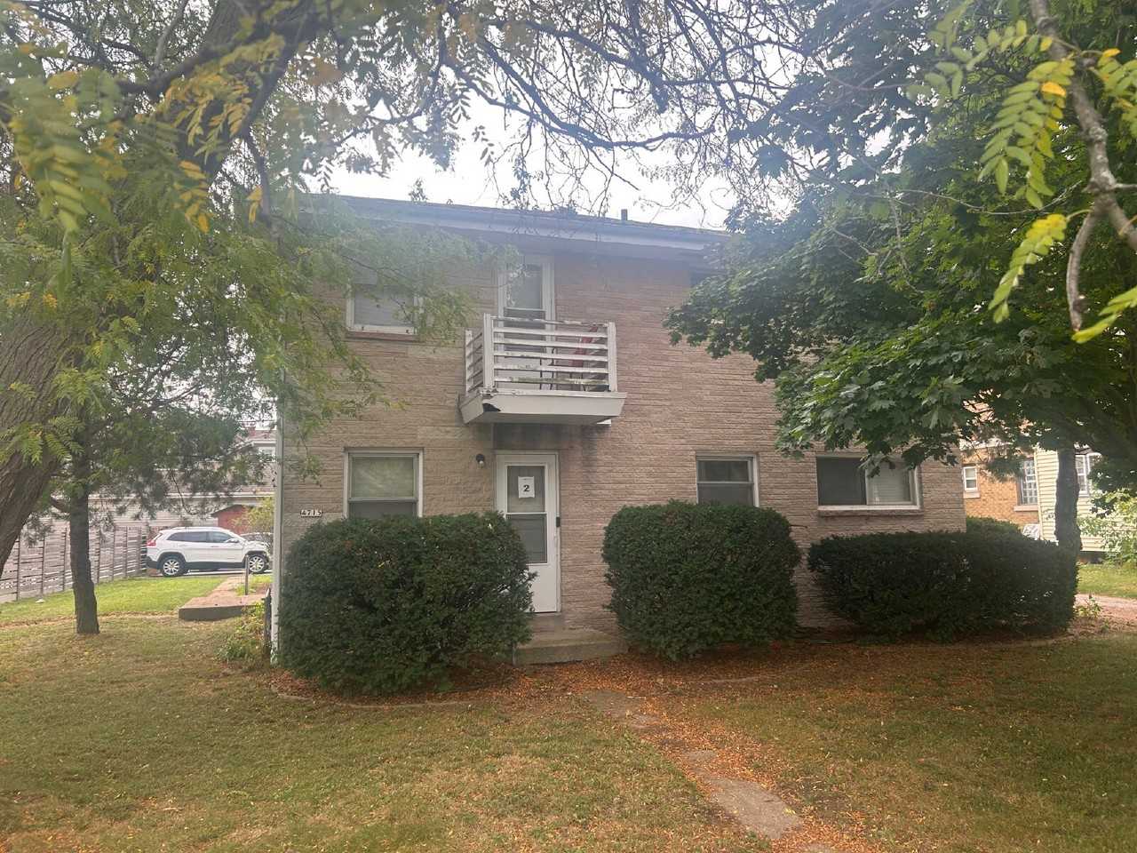 4715 W Wells St - Photo 2 of 11