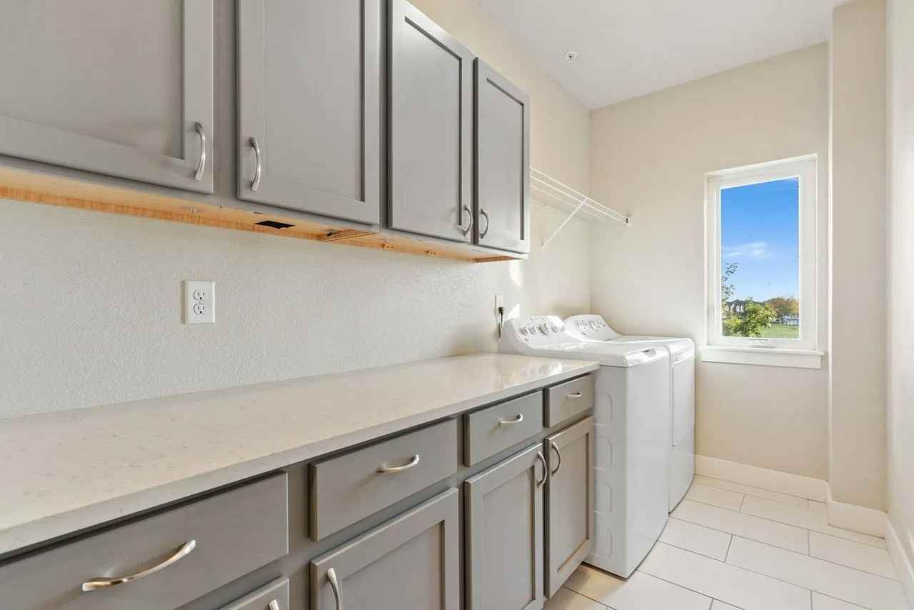 2715 Iowa Drive, Unit 305 - Photo 3 of 19