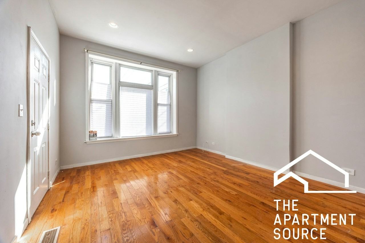 2416 North Maplewood Avenue, Unit 1 - Photo 2 of 14