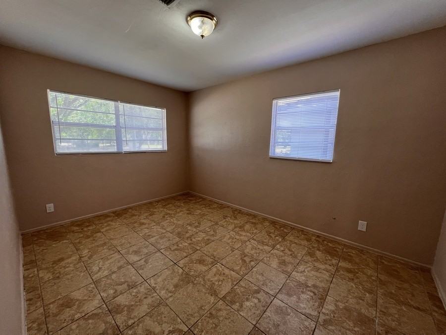 4746 Norwood Avenue - Photo 2 of 9