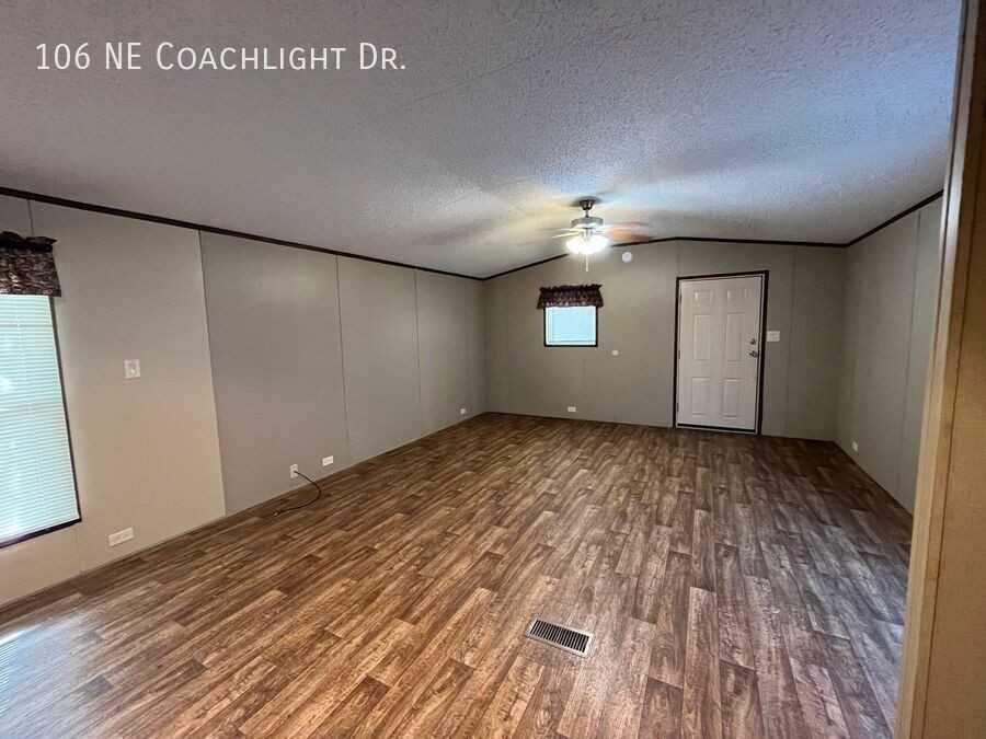 106 Ne Coachlight Dr - Photo 2 of 14