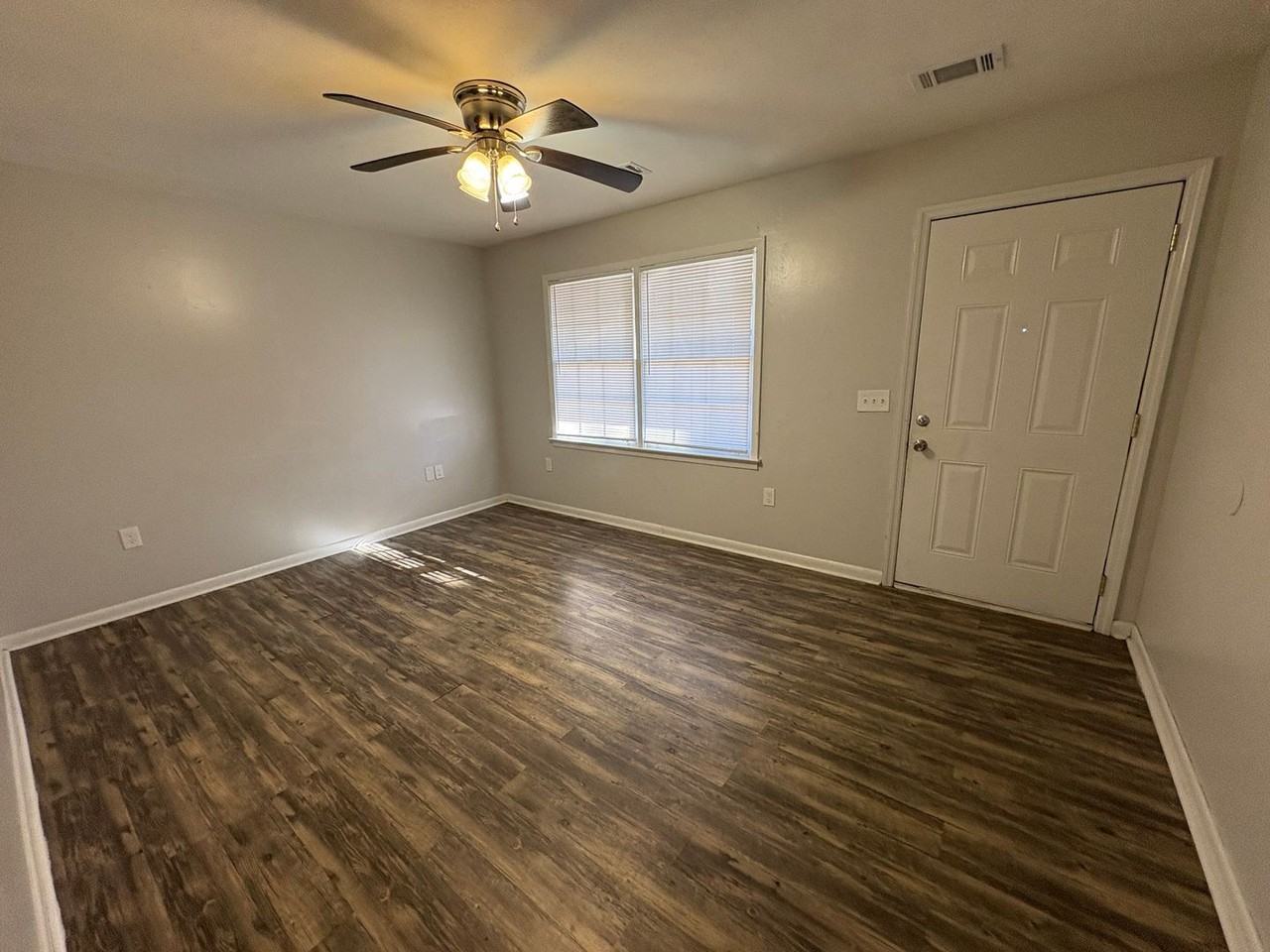 406 Russell Pkwy #5 - Photo 2 of 11