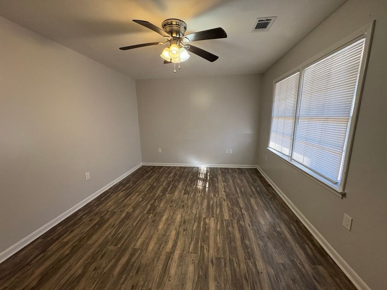 406 Russell Pkwy #5 - Photo 3 of 11