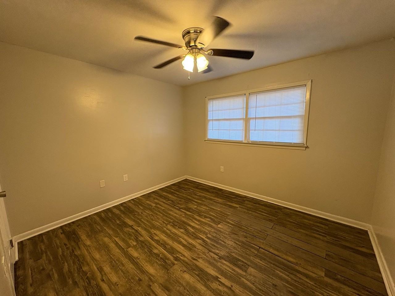 406 Russell Pkwy #5 - Photo 7 of 11