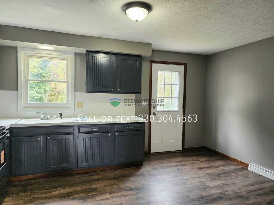 137 Elm St Ne - Photo 2 of 14