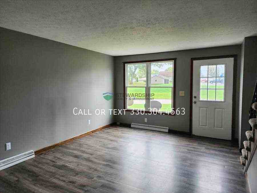 137 Elm St Ne - Photo 3 of 14