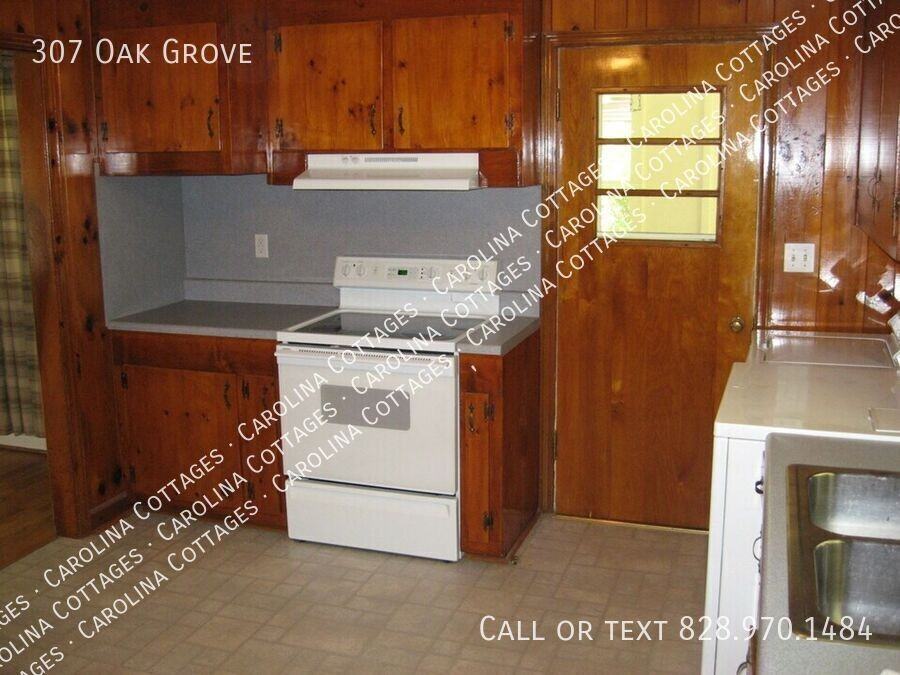 307 Oak Grove Rd - Photo 2 of 5