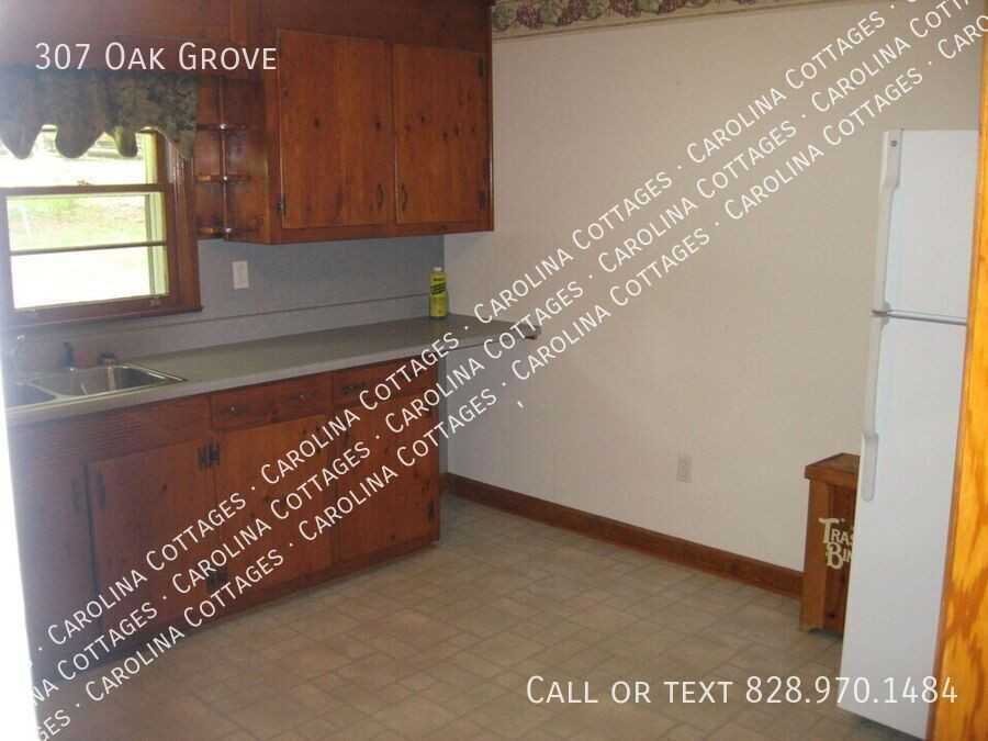 307 Oak Grove Rd - Photo 3 of 5