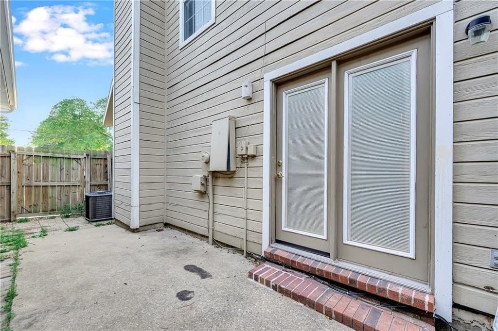 758 W Poplar St - Photo 7 of 28