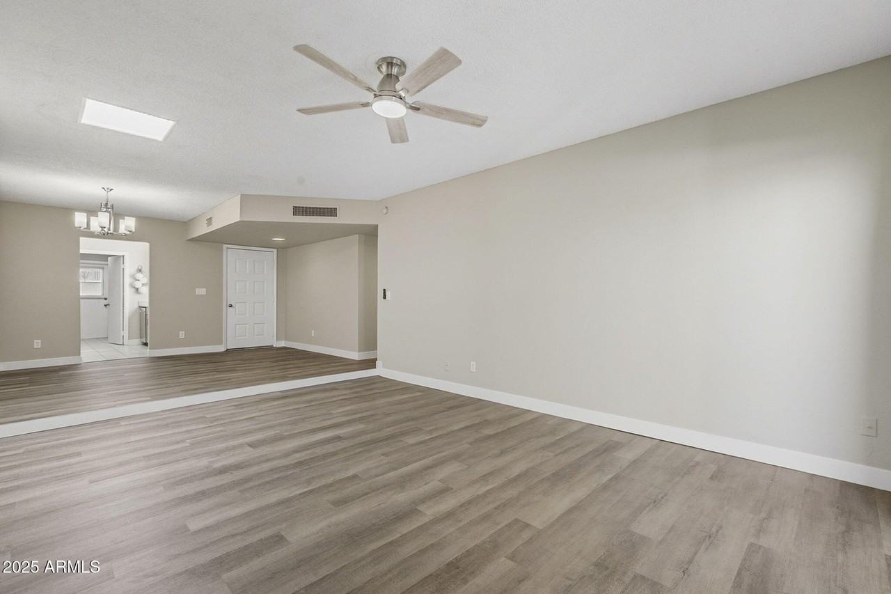 14002 N 30th Ln - Photo 5 of 34