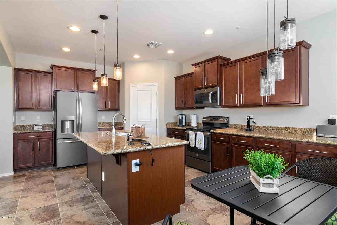 9179 Dreyfus Drive - Photo 5 of 31