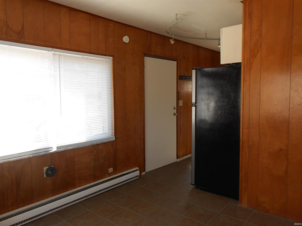 339 S Lincoln St #E - Photo 4 of 6