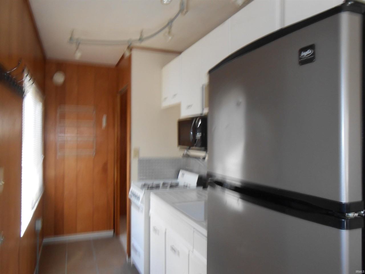 339 S Lincoln St #E - Photo 5 of 6