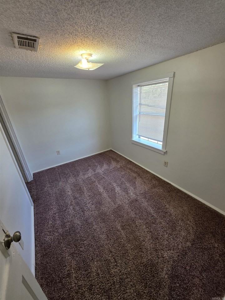 5101 B B Cir - Photo 5 of 9