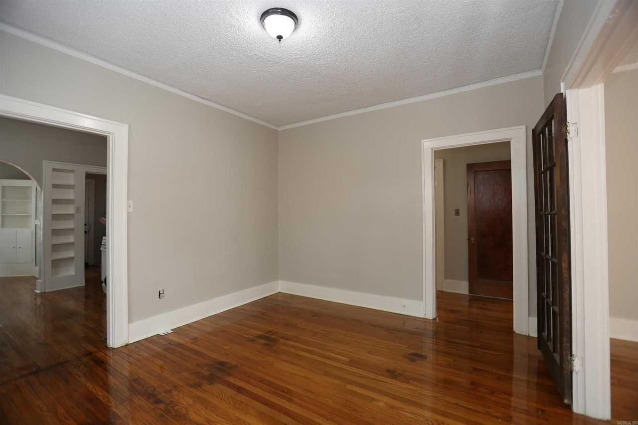 3430 N Cypress St - Photo 7 of 34