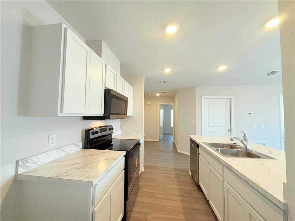 3606 Perry Ln - Photo 4 of 34