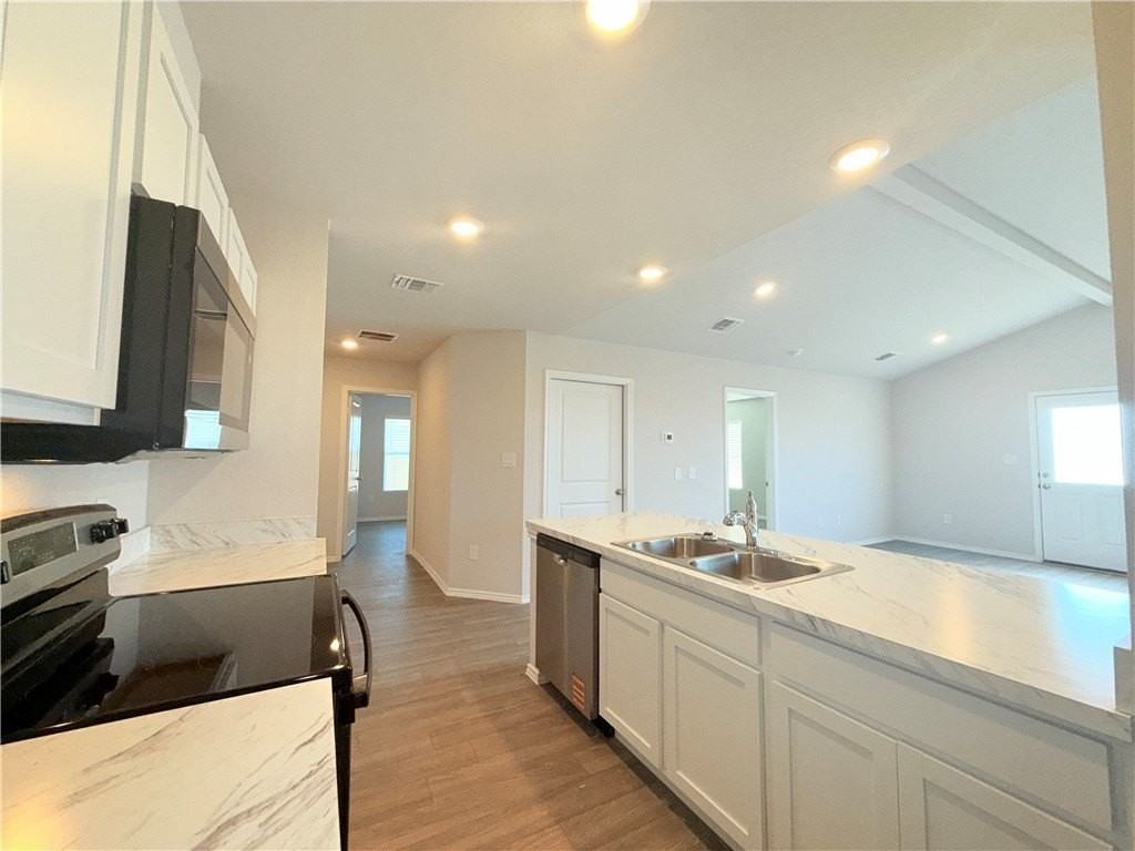 3606 Perry Ln - Photo 5 of 34