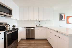 featured image of 460 Davis Ct