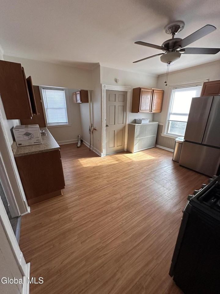 425 6th Ave - Photo 4 of 14