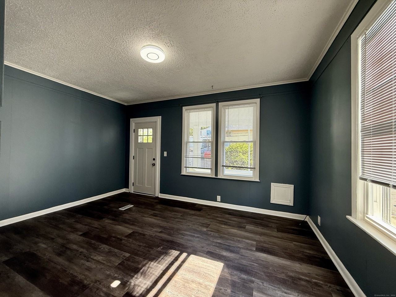 22 Hawthorne Ave - Photo 4 of 18