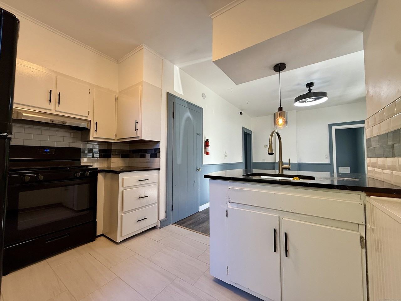 22 Hawthorne Ave - Photo 7 of 18