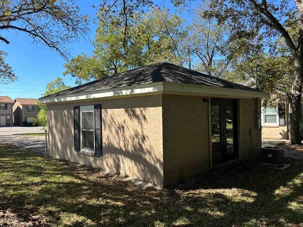 101 Gaines St - Photo 4 of 11