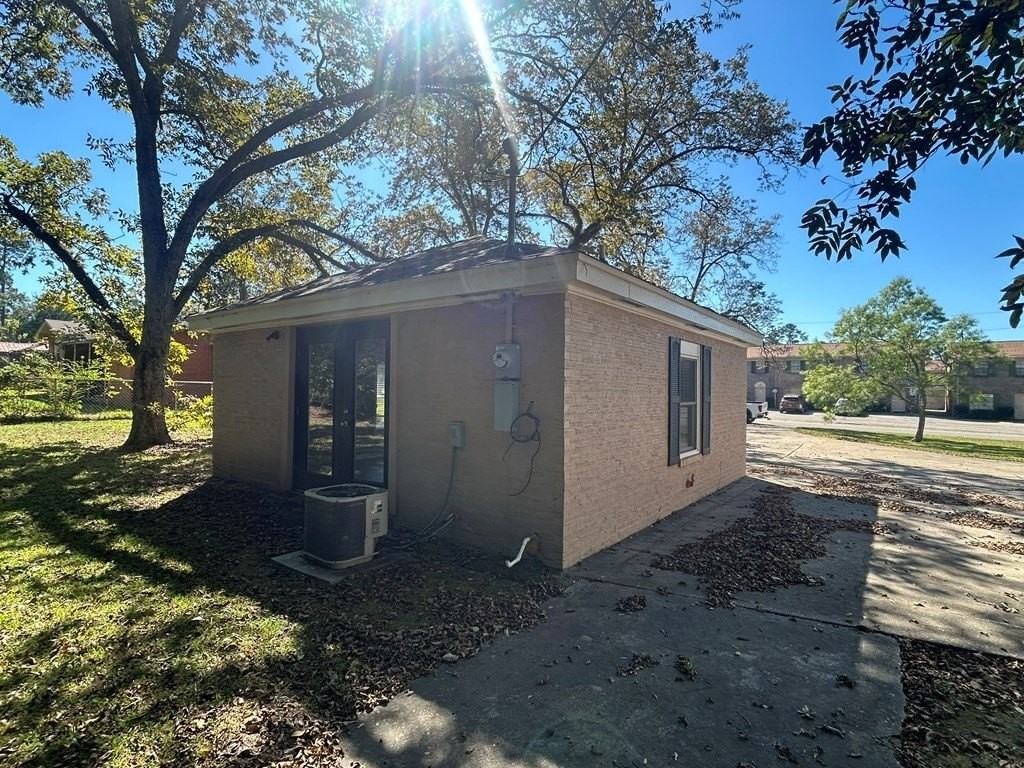 101 Gaines St - Photo 5 of 11