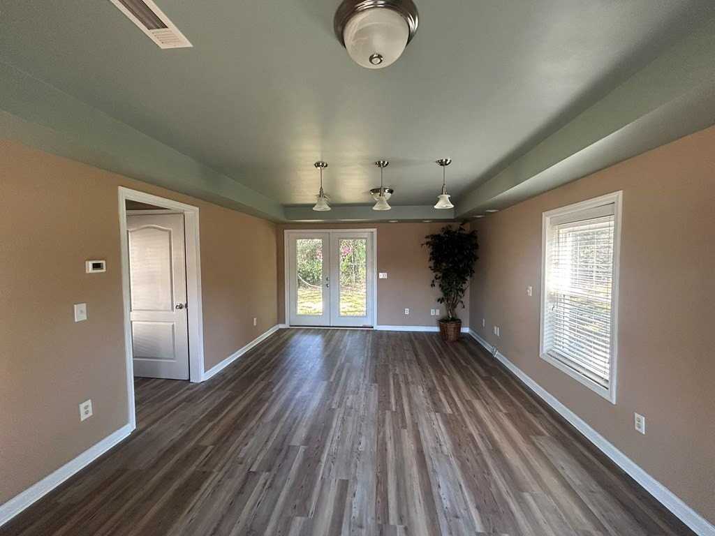 101 Gaines St - Photo 6 of 11