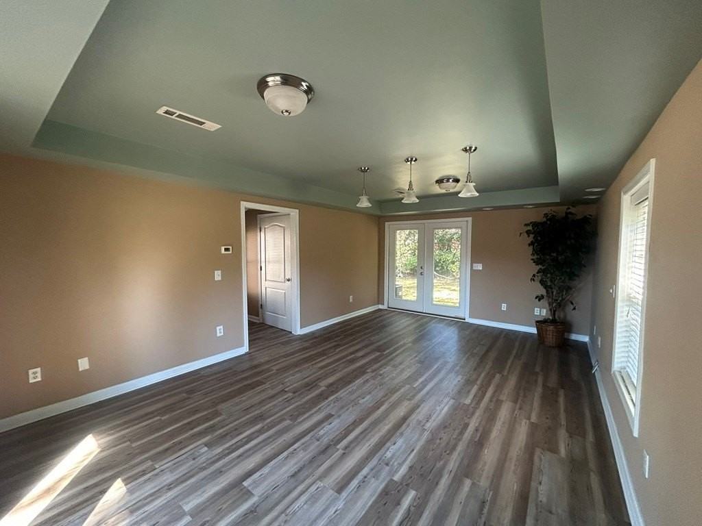 101 Gaines St - Photo 7 of 11