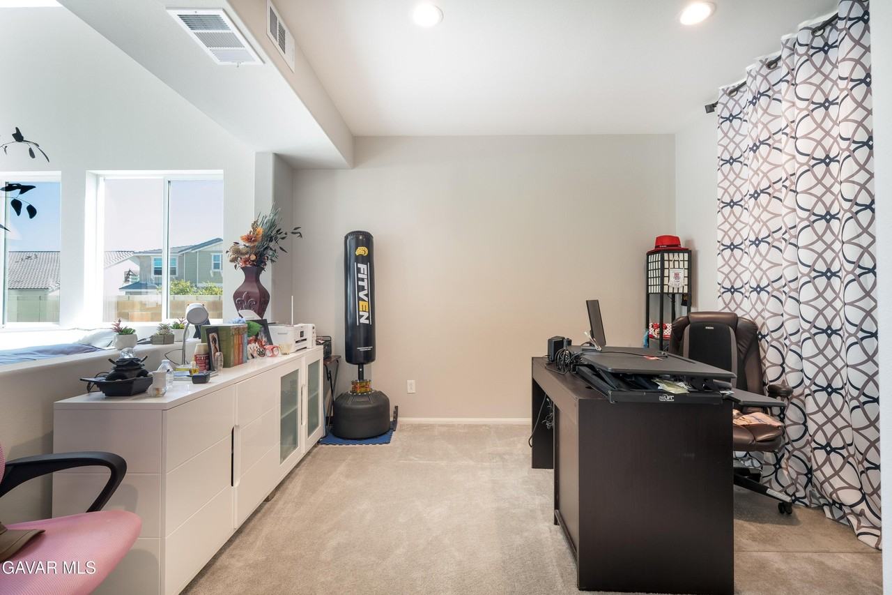 39118 Forsythia Ln - Photo 6 of 24