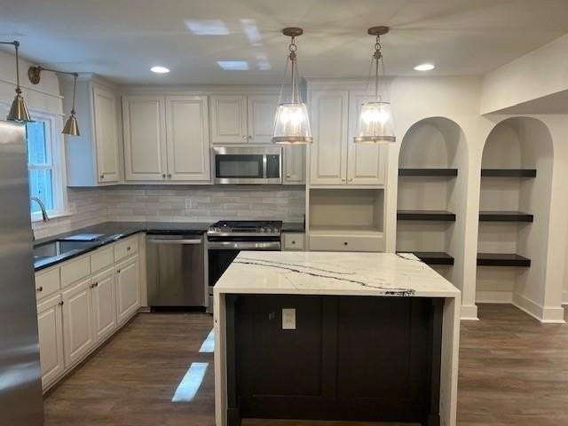 3933 Radnor Ave - Photo 4 of 26