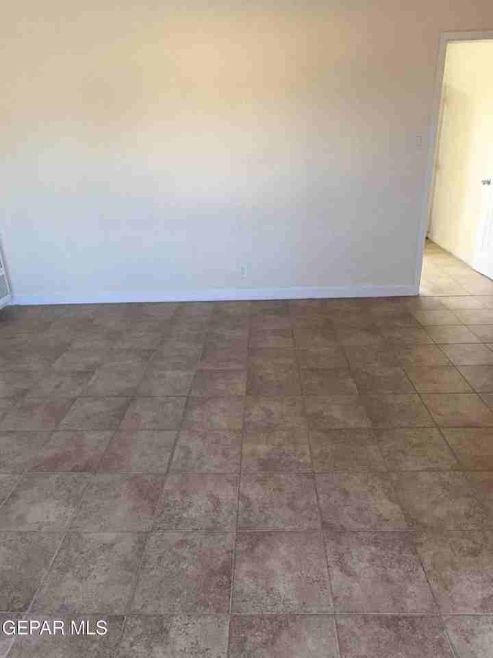 2532 Mountain Ave - Photo 2 of 8