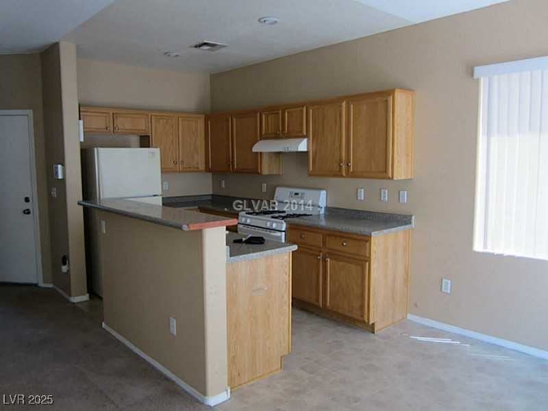 6521 Marco Vista Avenue #0 - Photo 3 of 10