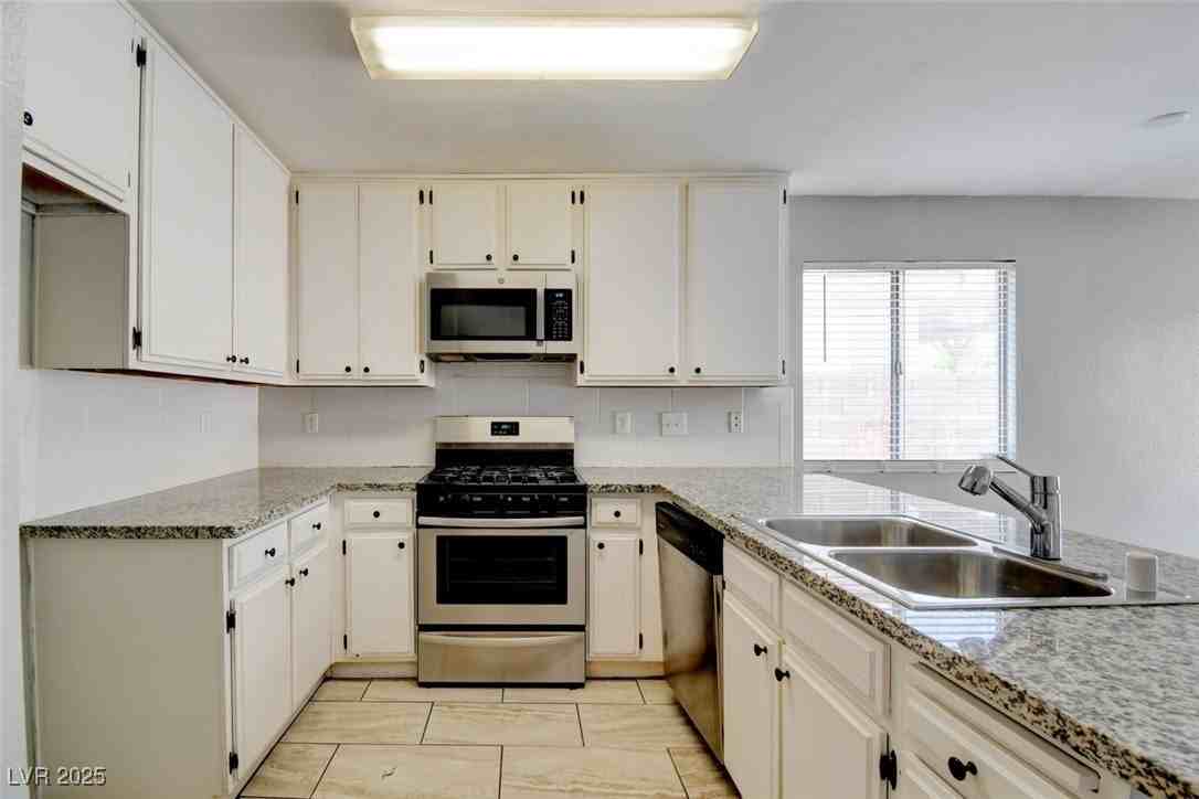 7732 Parnell Avenue - Photo 6 of 15