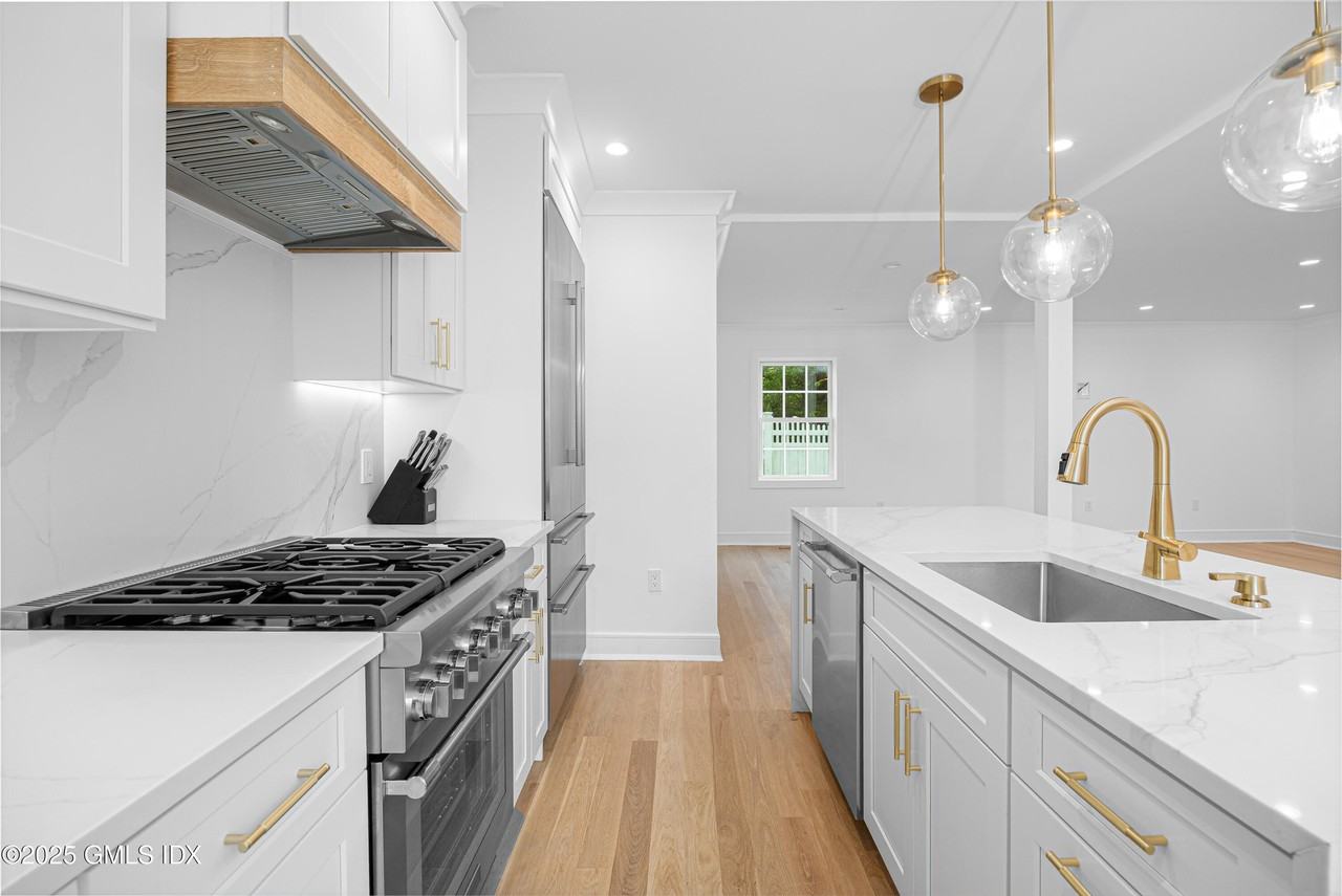 82 Josephine Evaristo Ave - Photo 5 of 22