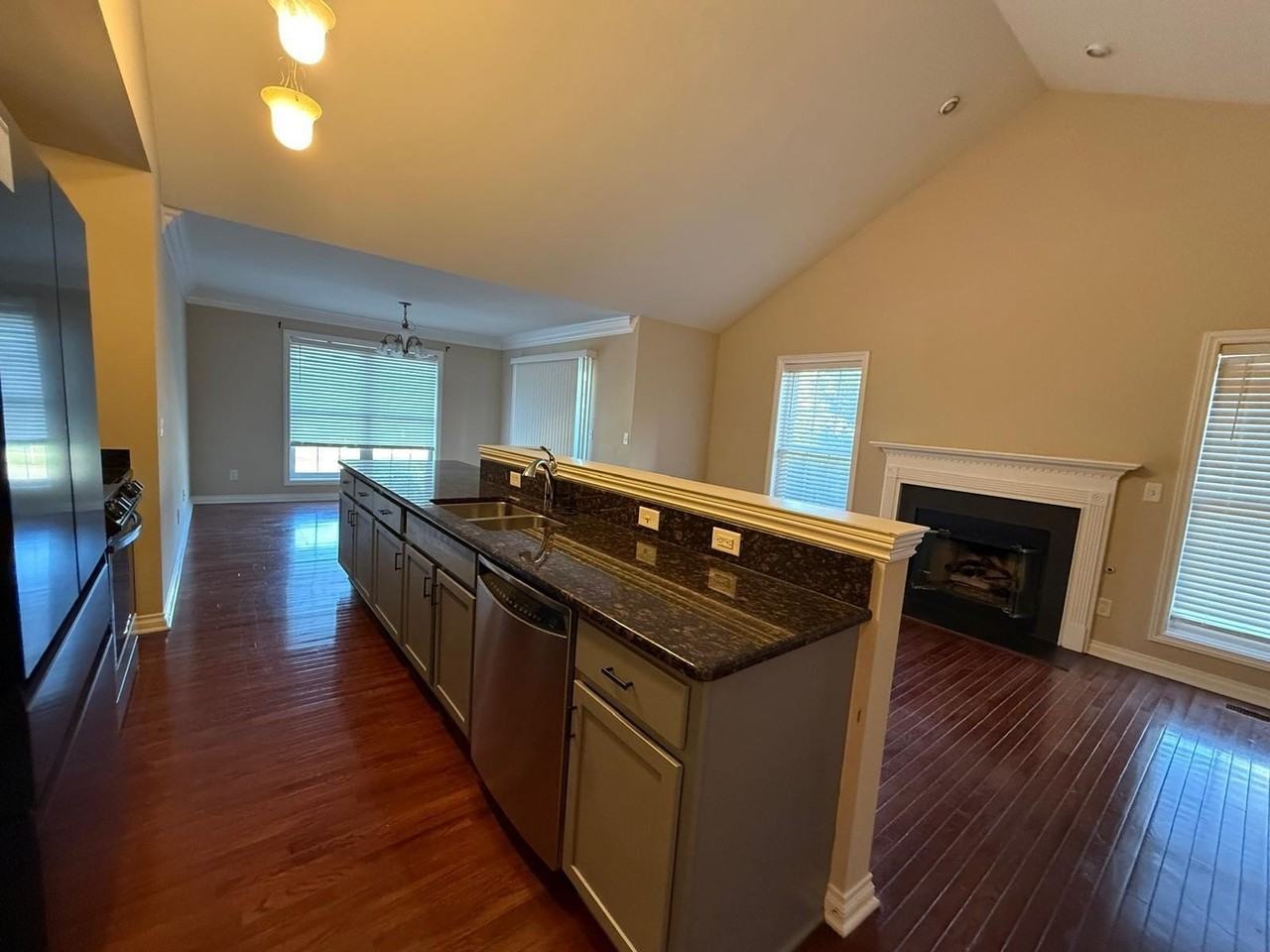 5705 Hampshire Ln - Photo 3 of 15